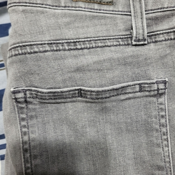 Paige Women Jean's Hoxton Ankle Peg , distressed,  rough hem Size 28x29 - Picture 6 of 6